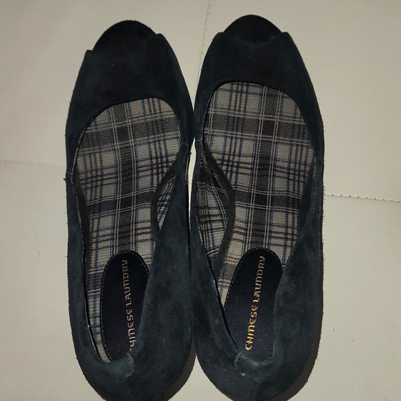 Chinese Laundry Black Peep Toe Vegan / Faux Suede Wedges 8 - Picture 3 of 4